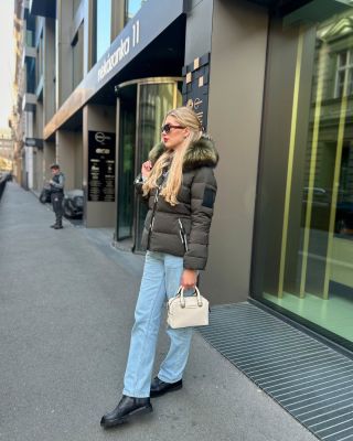 New collection 🔥 Péřové bundy s kožíškem s 30% slevou. Nyní na našich prodejnách ❤️ #bunda#praha#floandclo#deliberti#zima